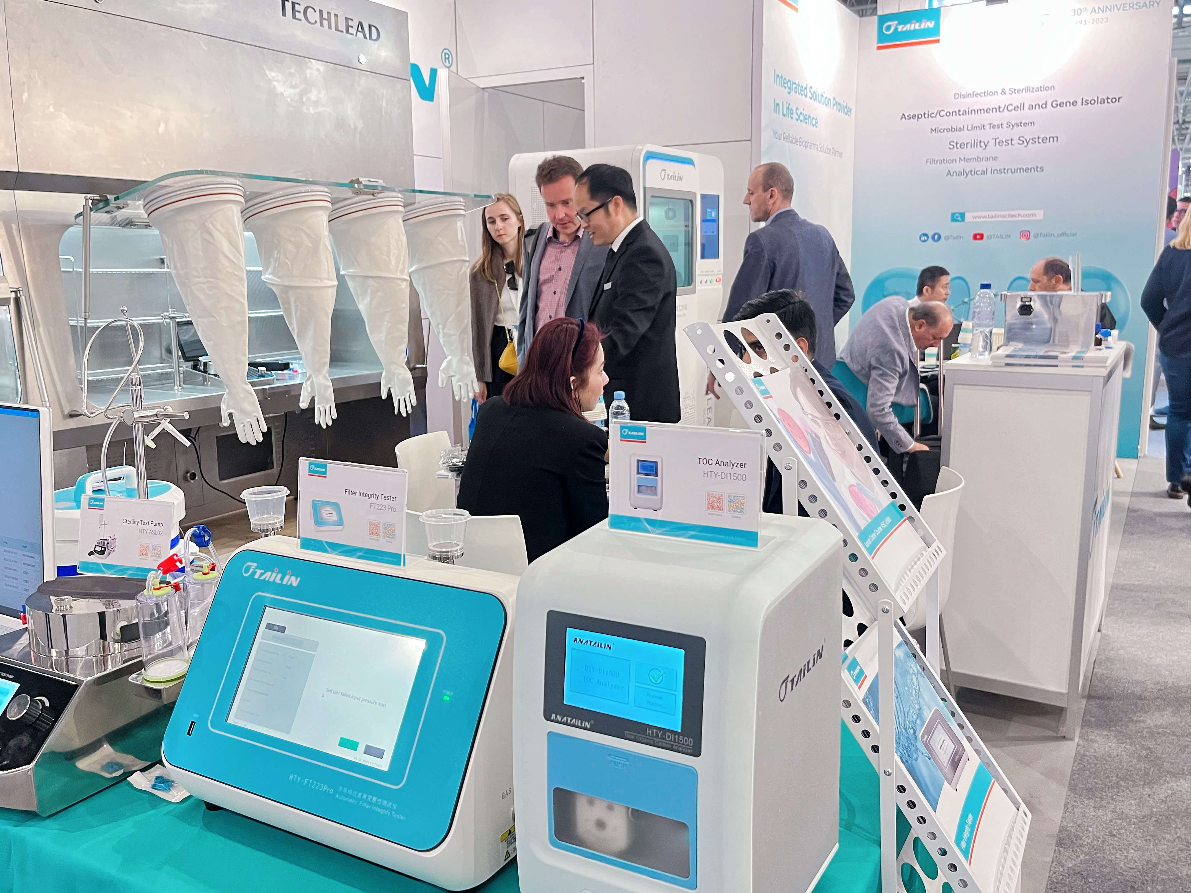 1698371840431805ijS3.jpg IMG_8409.HEIC.jpg